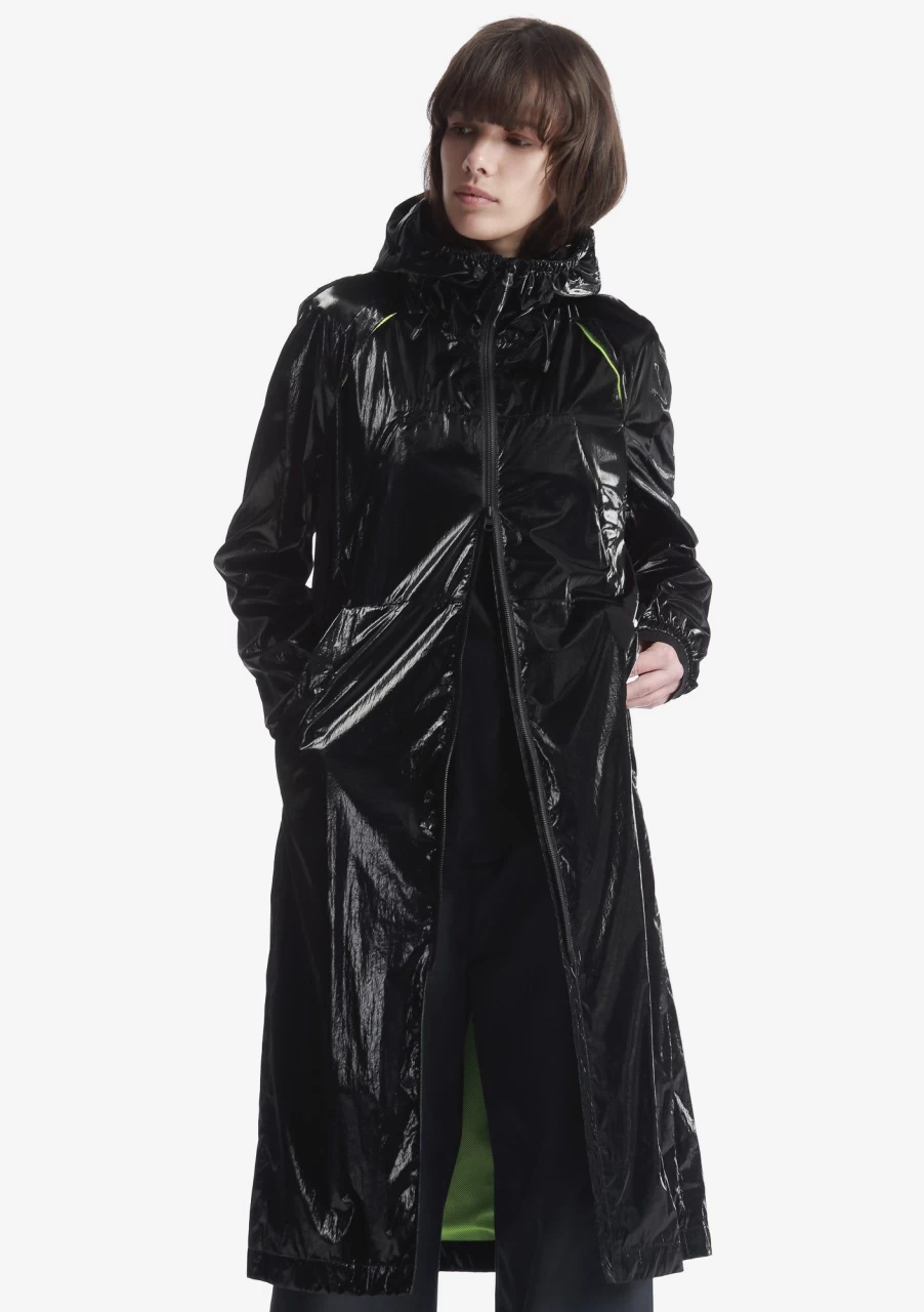 KRAKATAU Men's Lightweight Long Windbreaker Jacket for Outdoor Protection