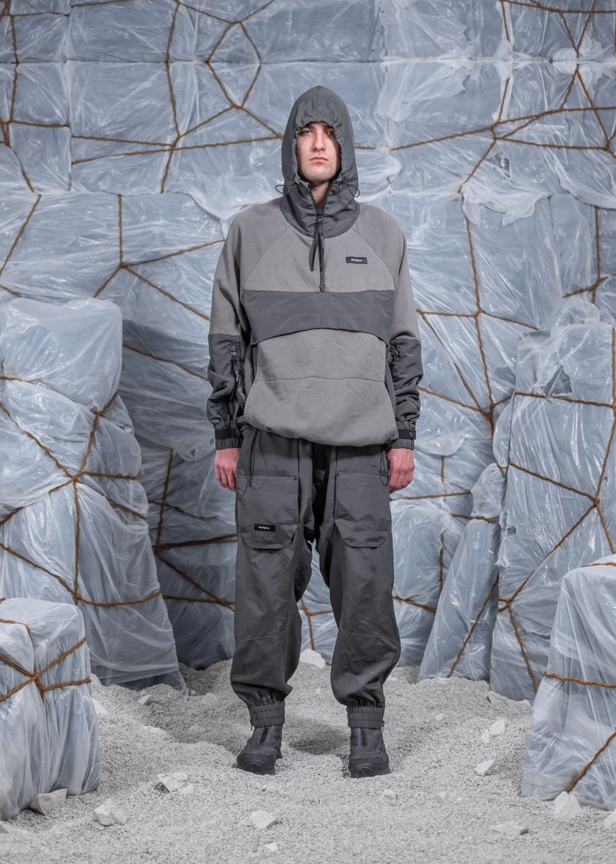 ISO.POETISM Desio Mixed Fabric Hoodie - Stylish Unisex Streetwear Pullover